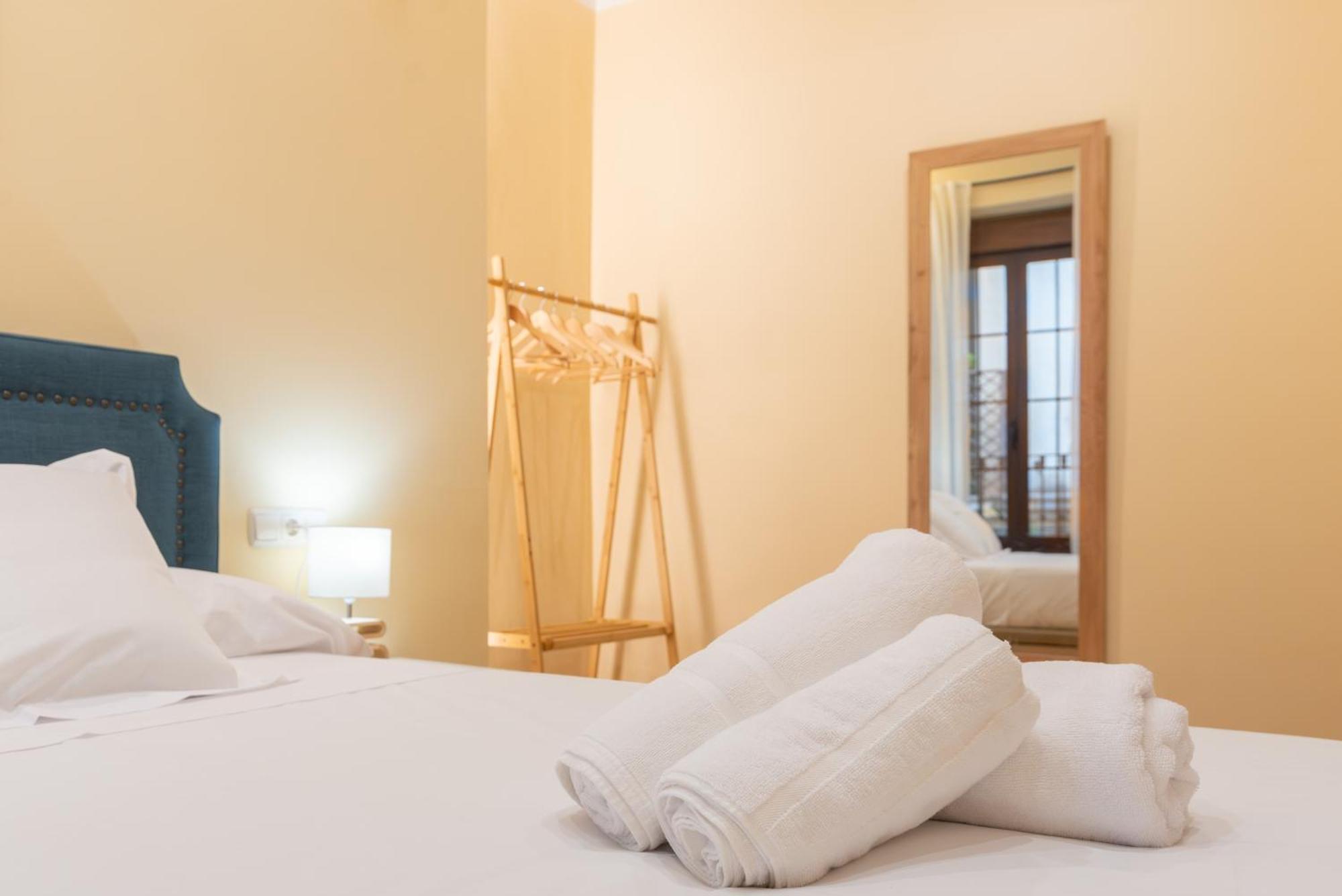 Apartamento Puerta De Cordoba- Exterior Con Balcones Экстерьер фото
